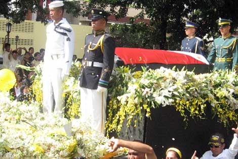 Cory Aquino gets wish to be laid to rest beside Ninoy thumbnail